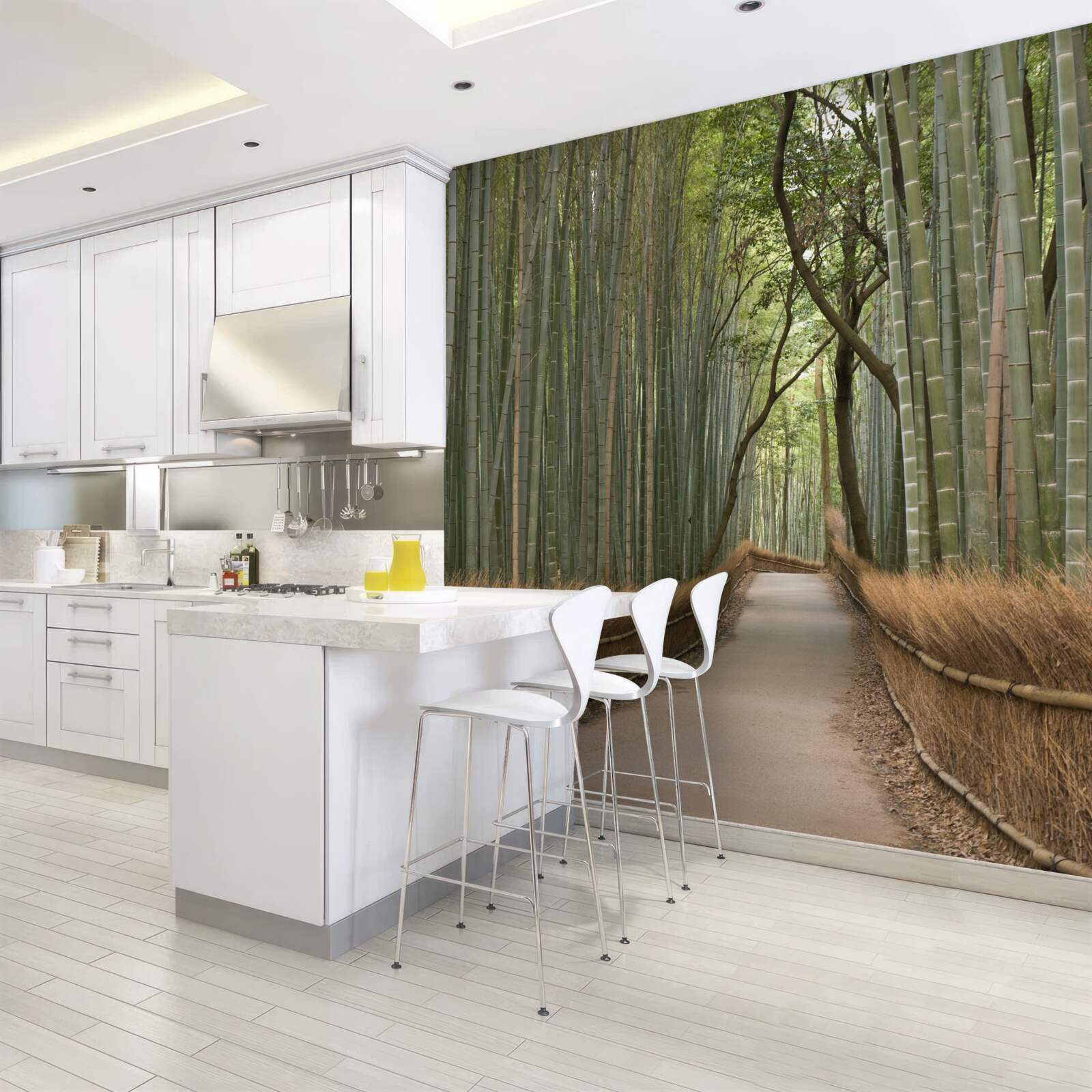 Papier peint un sentier étroit et solitaire serpente à travers une forêt de bambous