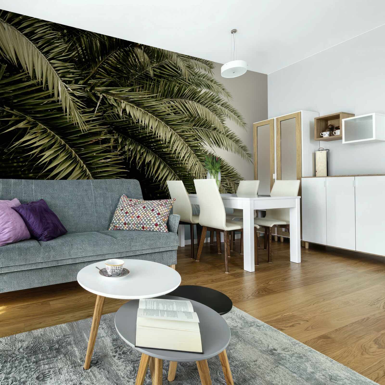 Papier peint feuilles de fougère densément couvertes d'humidité lorsqu'il pleut