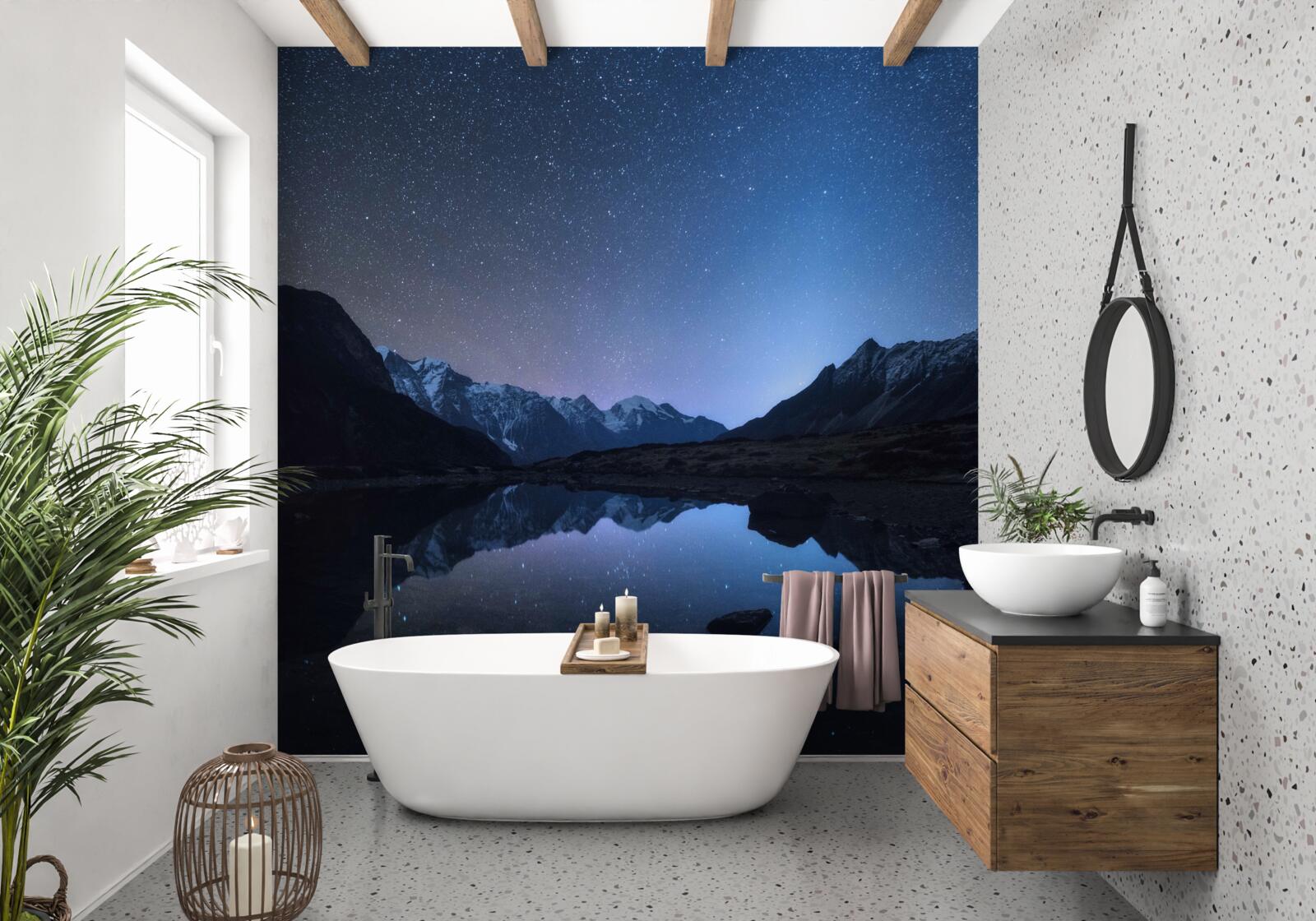 Papier peint ciel nocturne brillant plein d'étoiles dans les montagnes près de l'étang