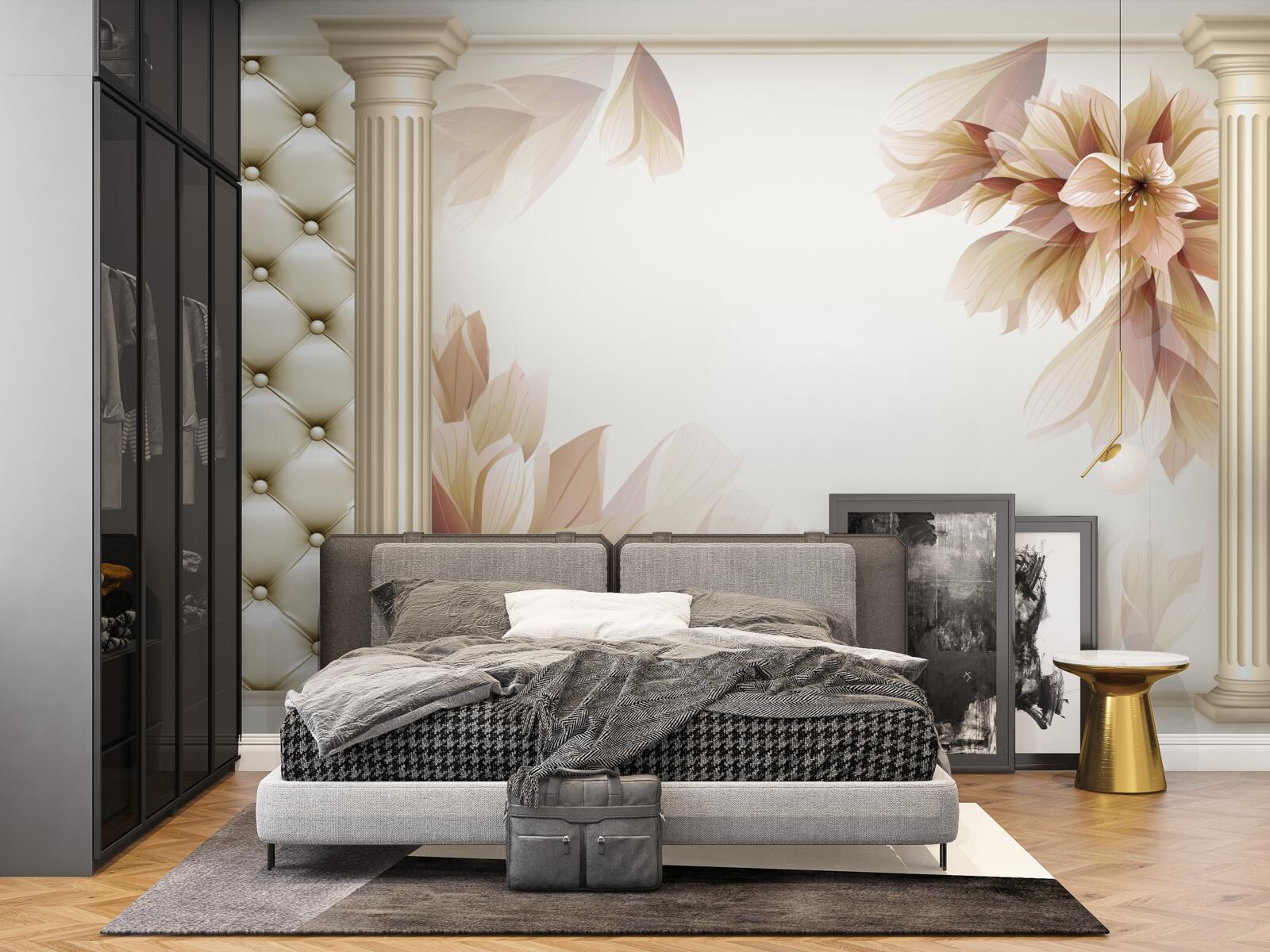 Papier peint les fleurs poussent près de grandes colonnes