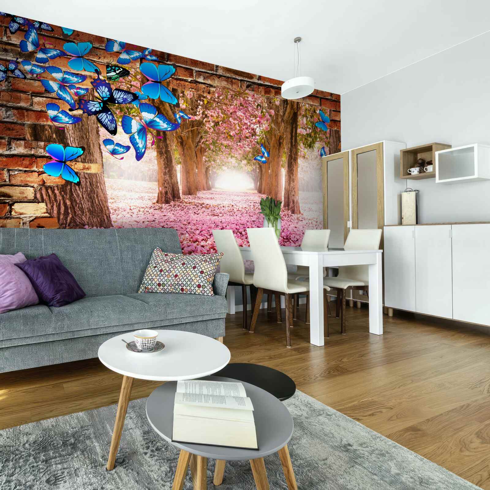 Papier peint Le sakura attire les papillons avec ses fleurs