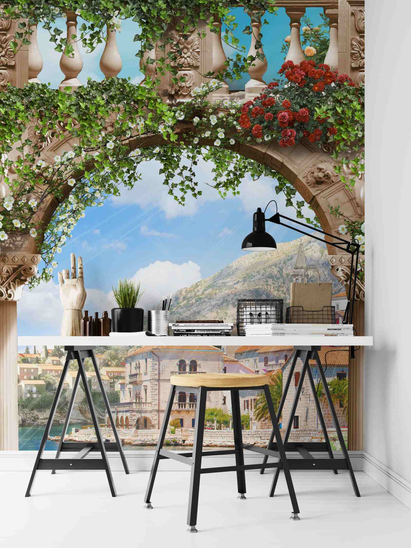 Papier peint vue sur la mer à travers une arche fleurie