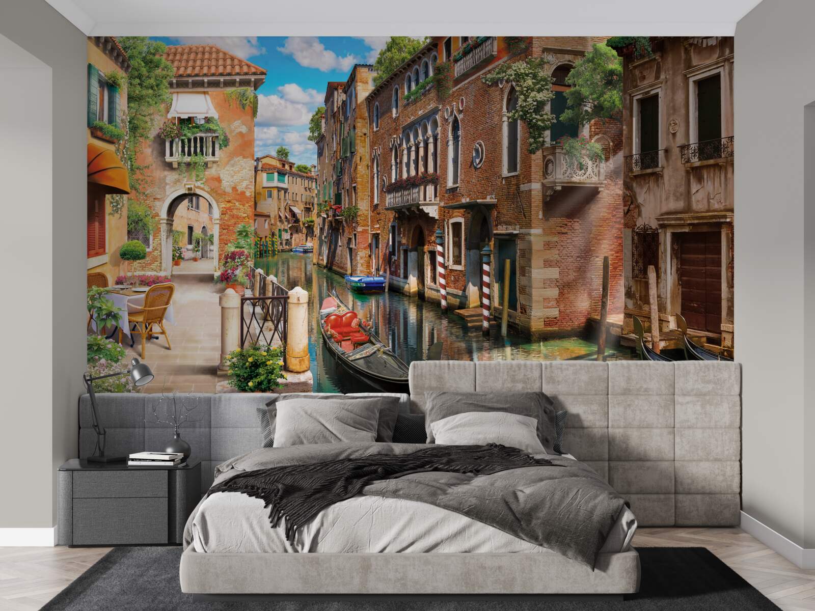 Papier peint gondole laissée dans un parking à venise