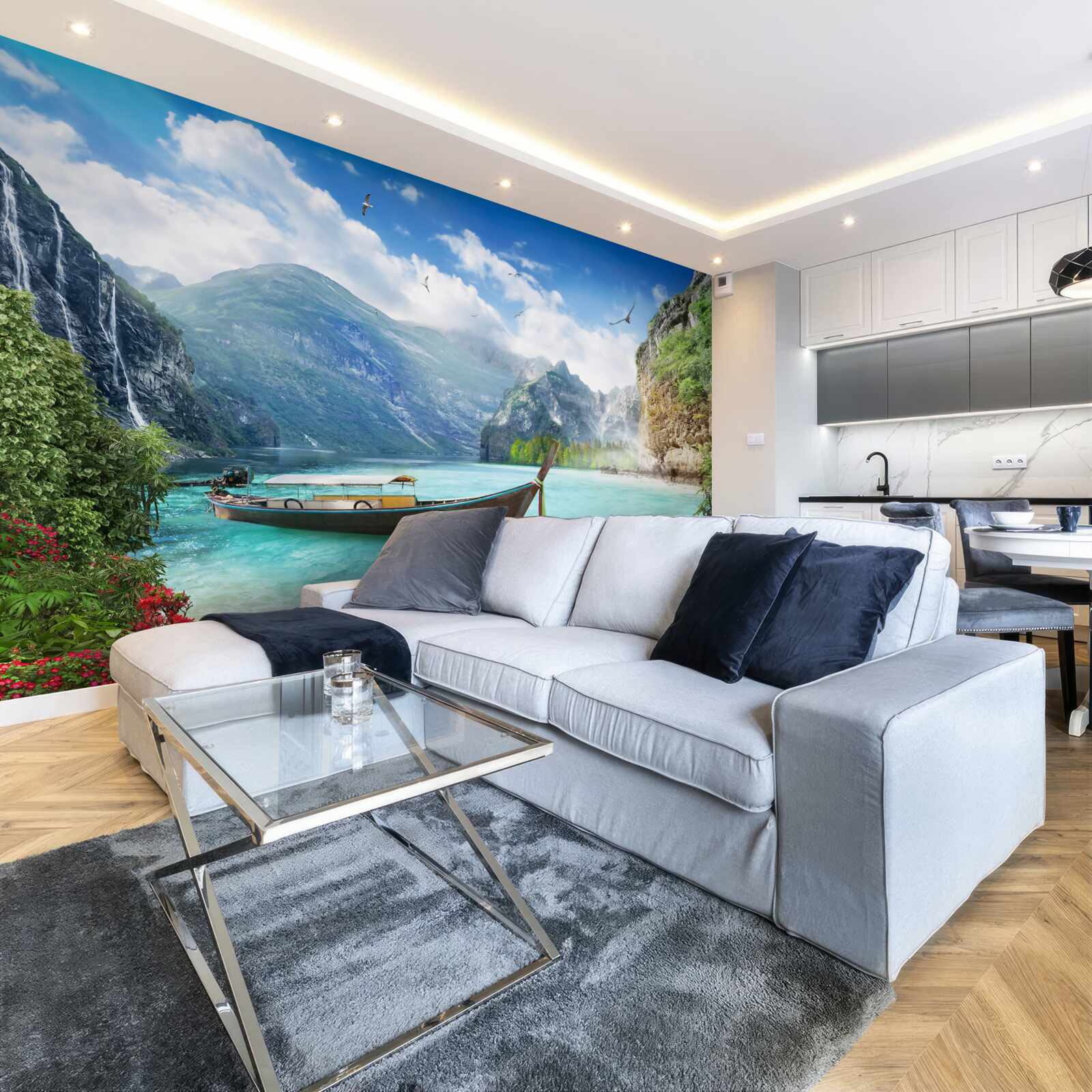 Papier peint bateau sur un lac dans les montagnes