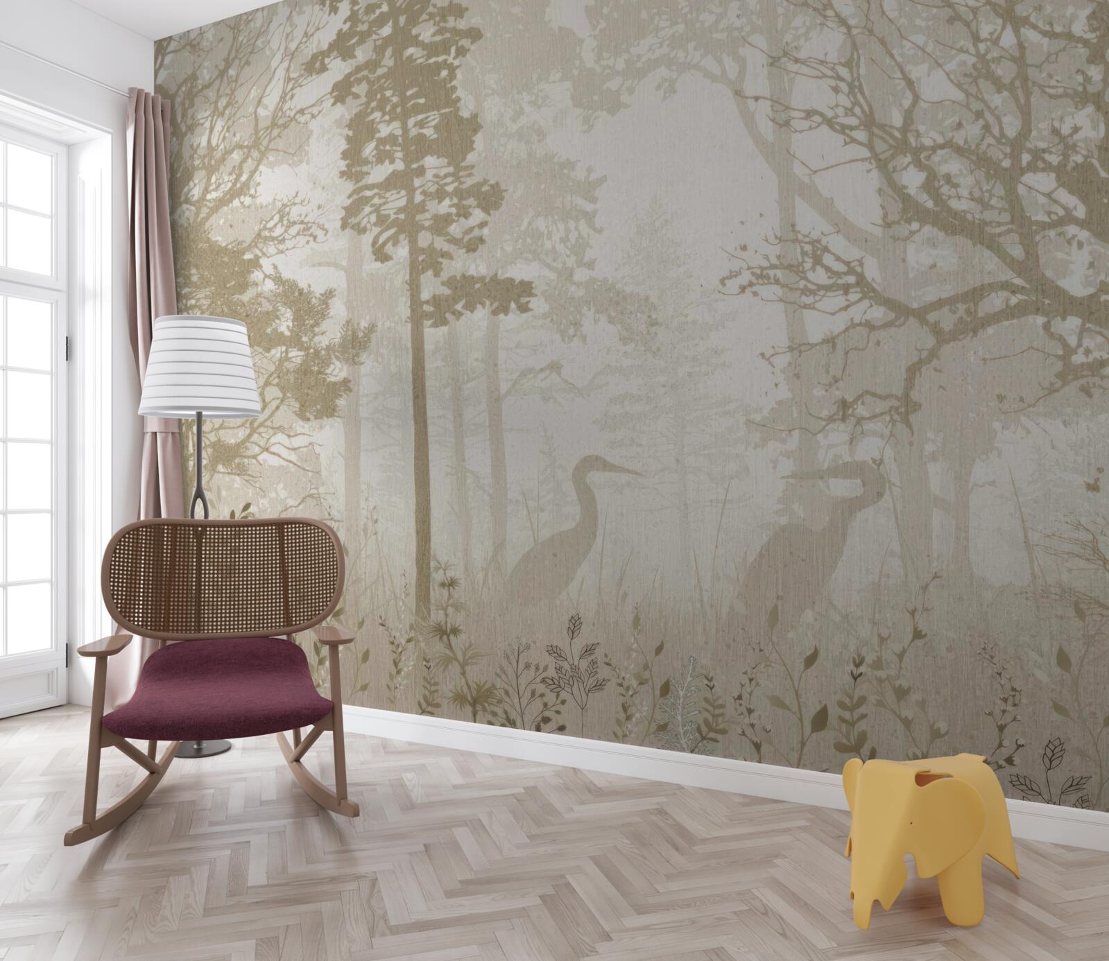 Papier peint des oiseaux glissant entre les arbres élancés