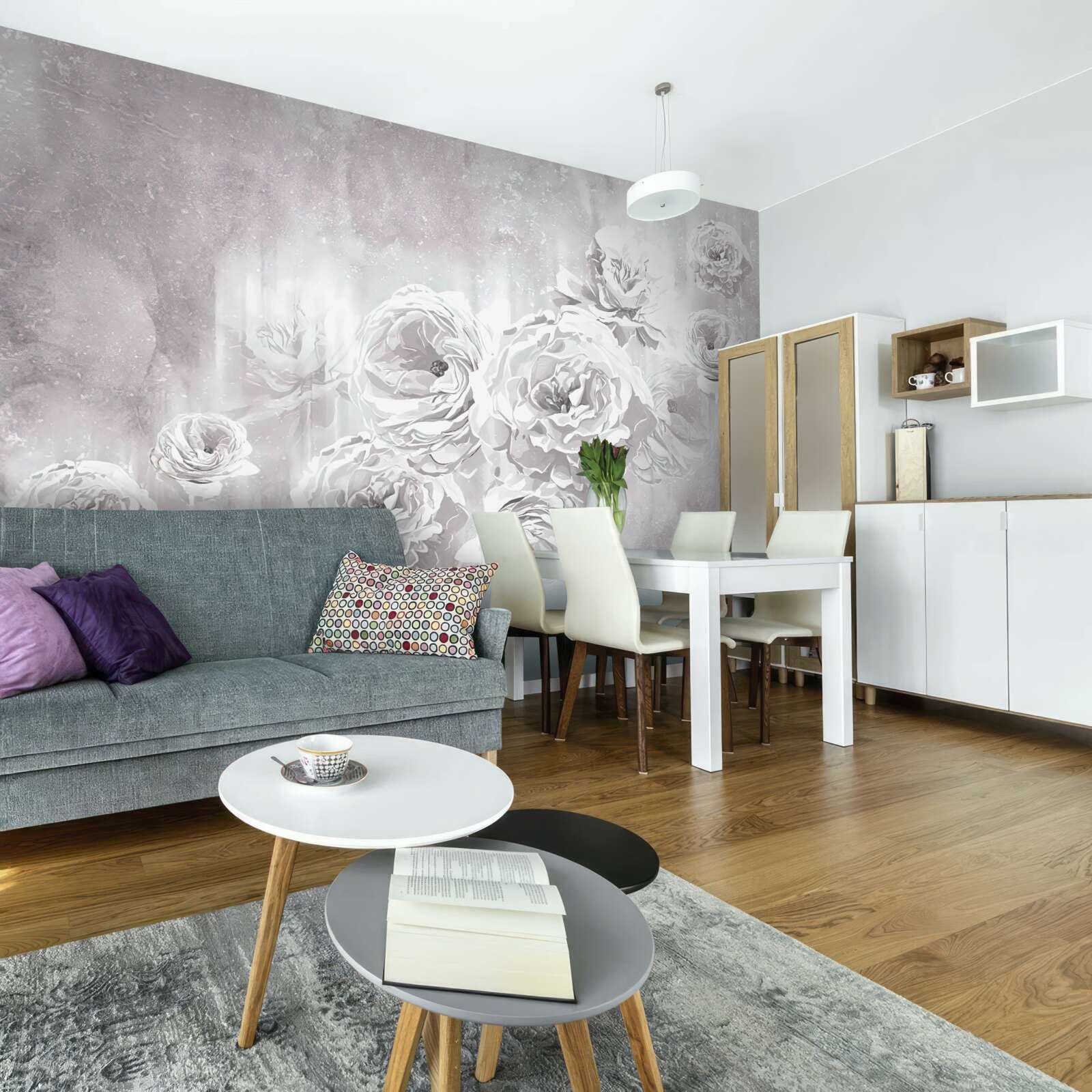 Papier peint roses claires sur fond de gris et de blanc