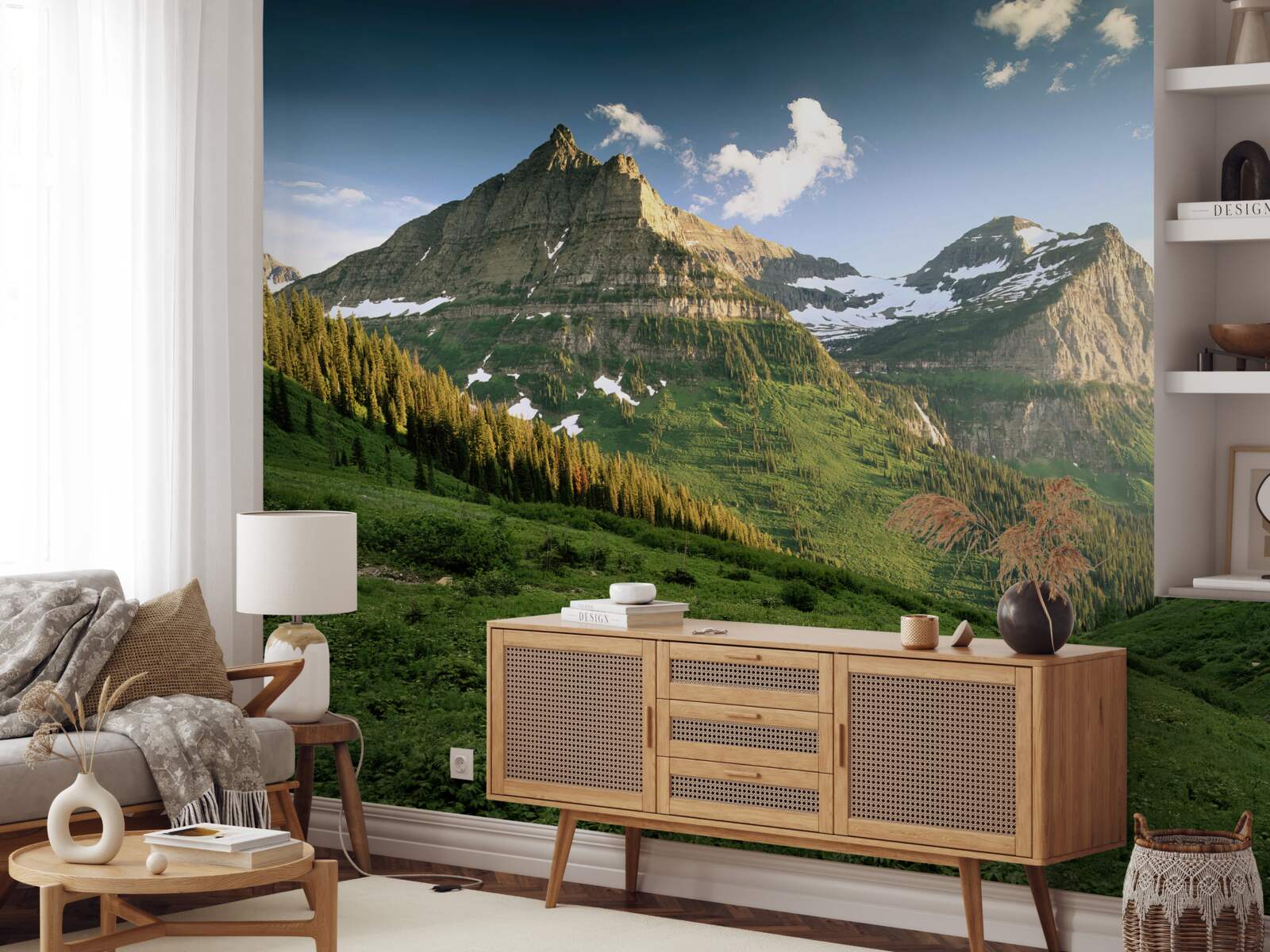 Papier peint vue de la pelouse sur les montagnes majestueuses