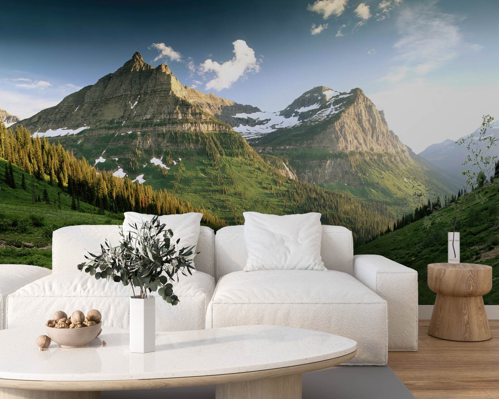 Papier peint vue de la pelouse sur les montagnes majestueuses