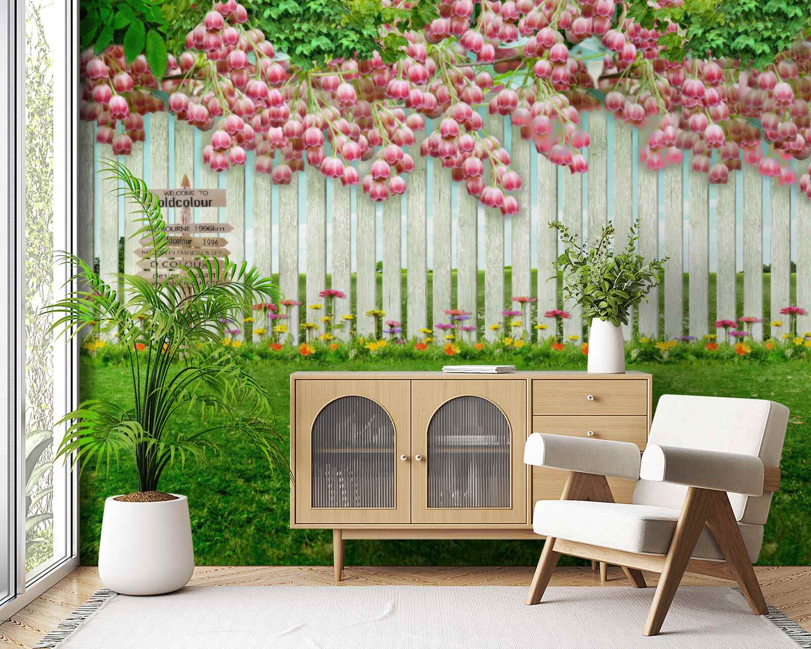 Papier peint des fleurs roses tombent en cascade sur une clôture blanche