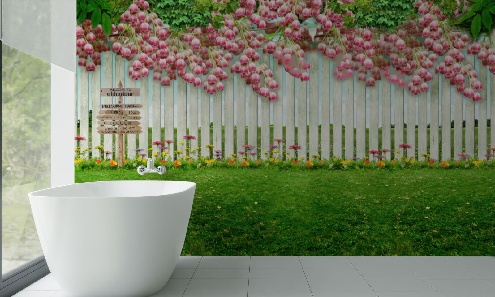 Papier peint des fleurs roses tombent en cascade sur une clôture blanche