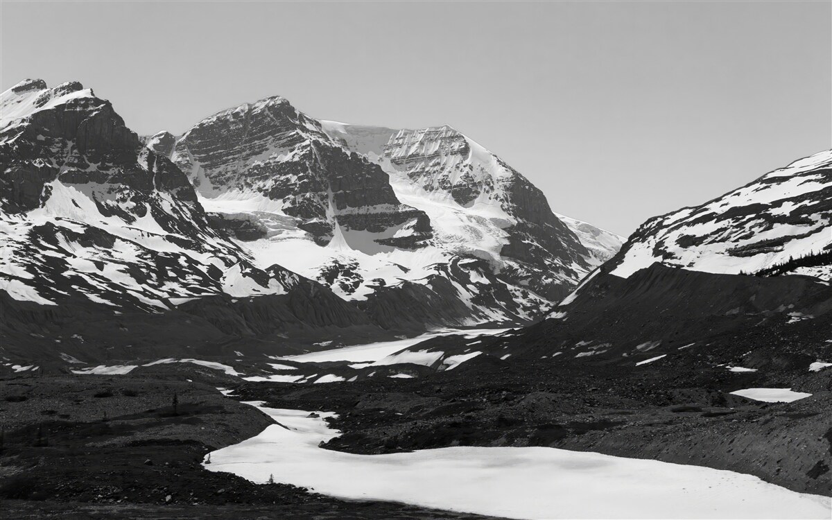 Papier peint image de montagnes en noir et blanc