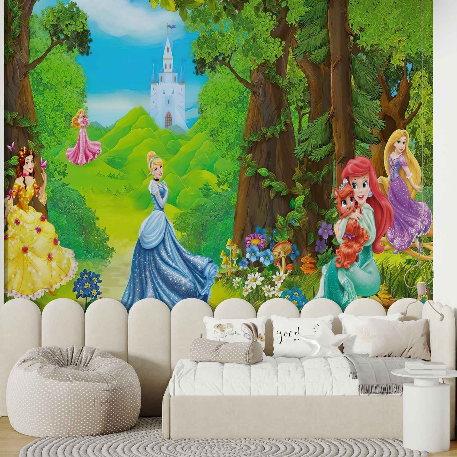 Papier peint princesses de dessins animés disney se promènent dans les bois