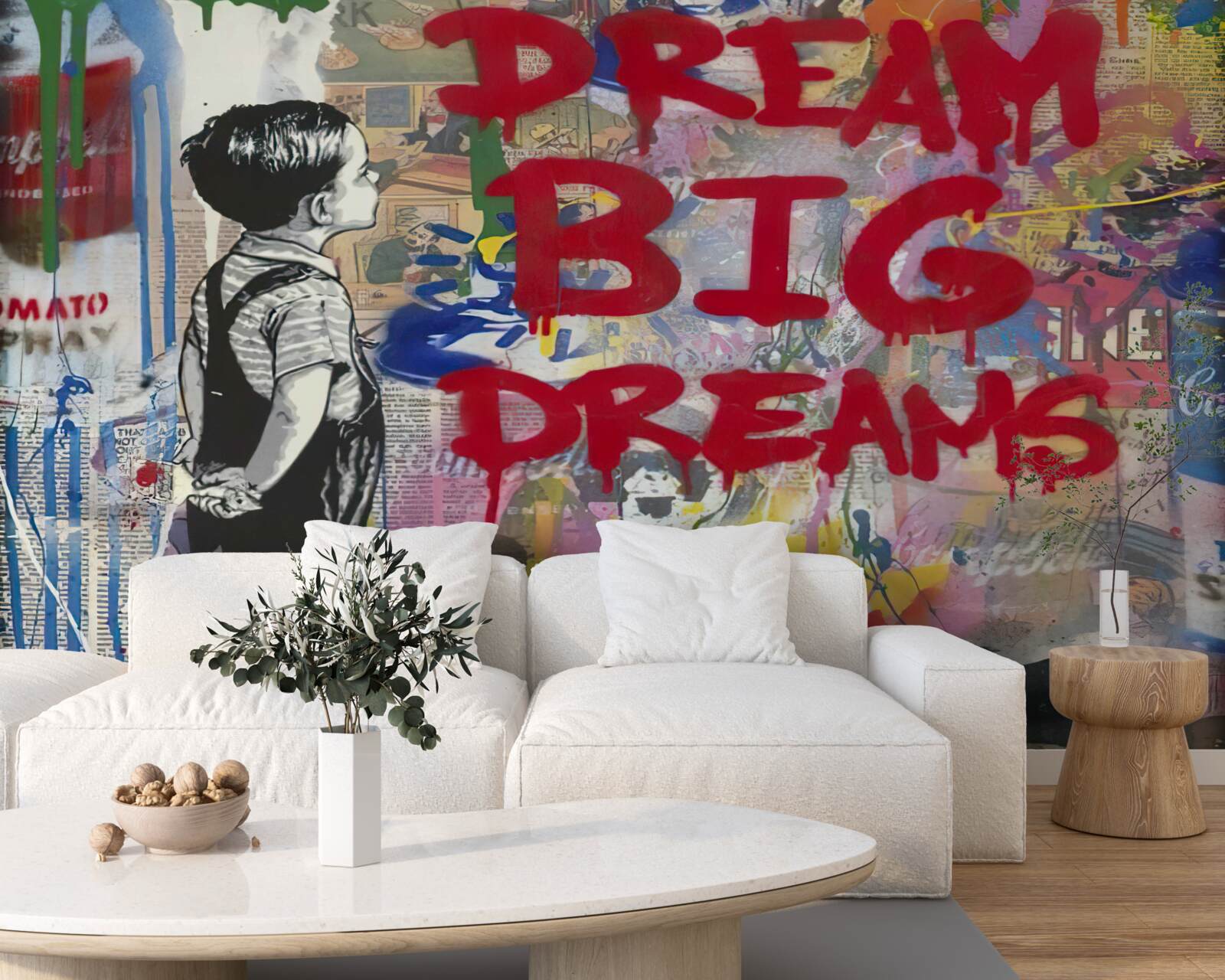 Papier peint un garçon observe un mur couvert de dessins