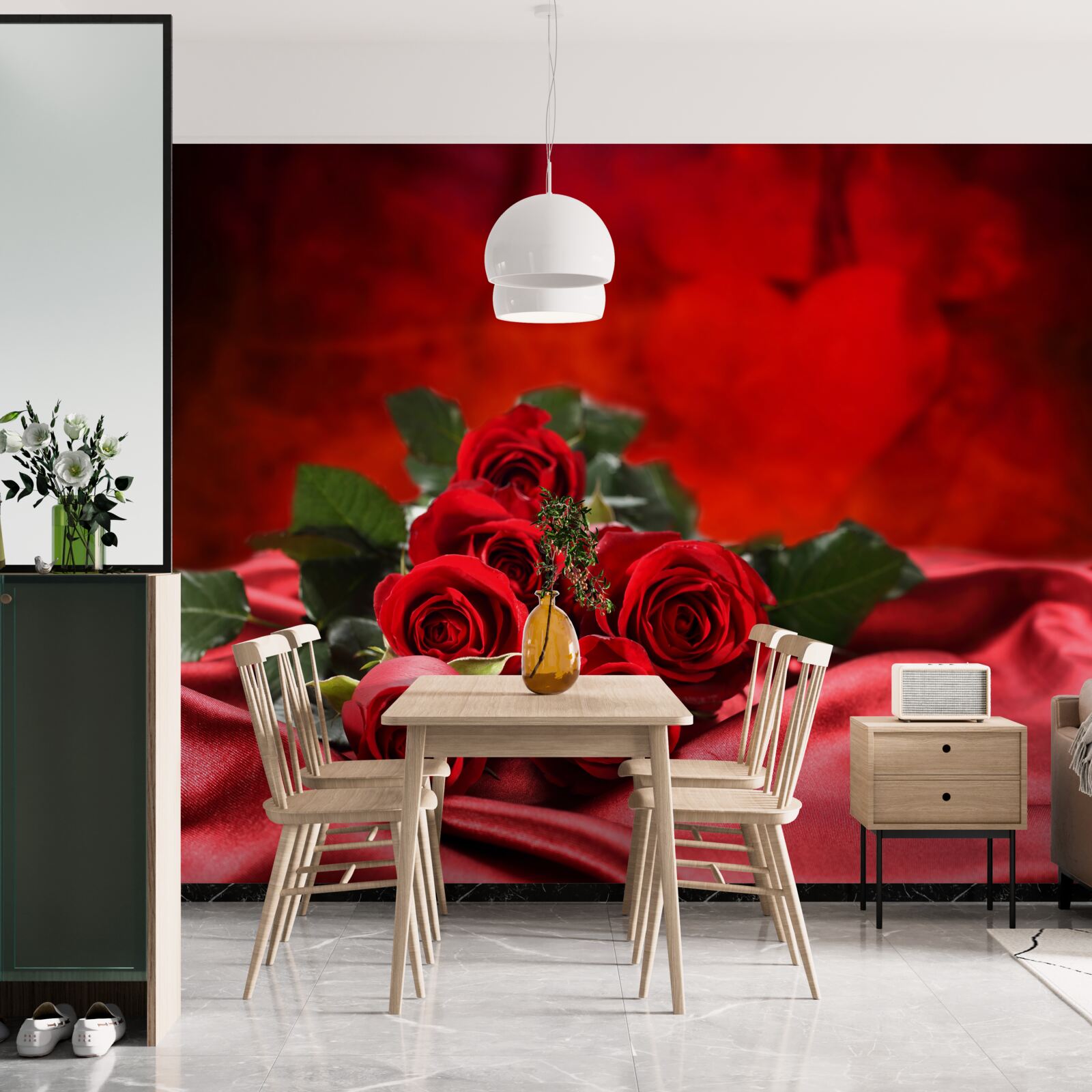 Papier peint roses écarlates sur satin bordeaux