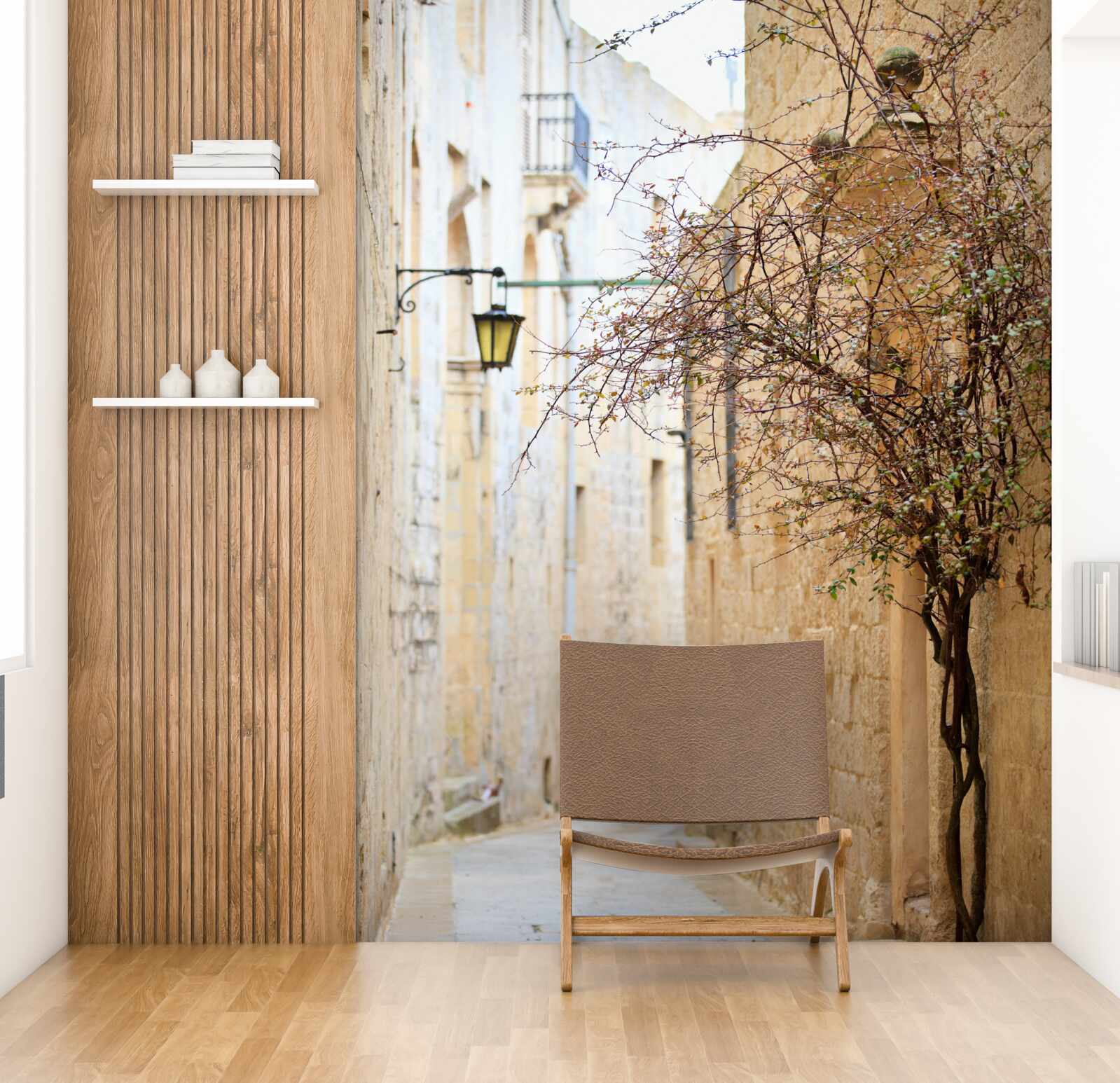 Papier peint dans une rue étroite, il y a un homme et un arbre