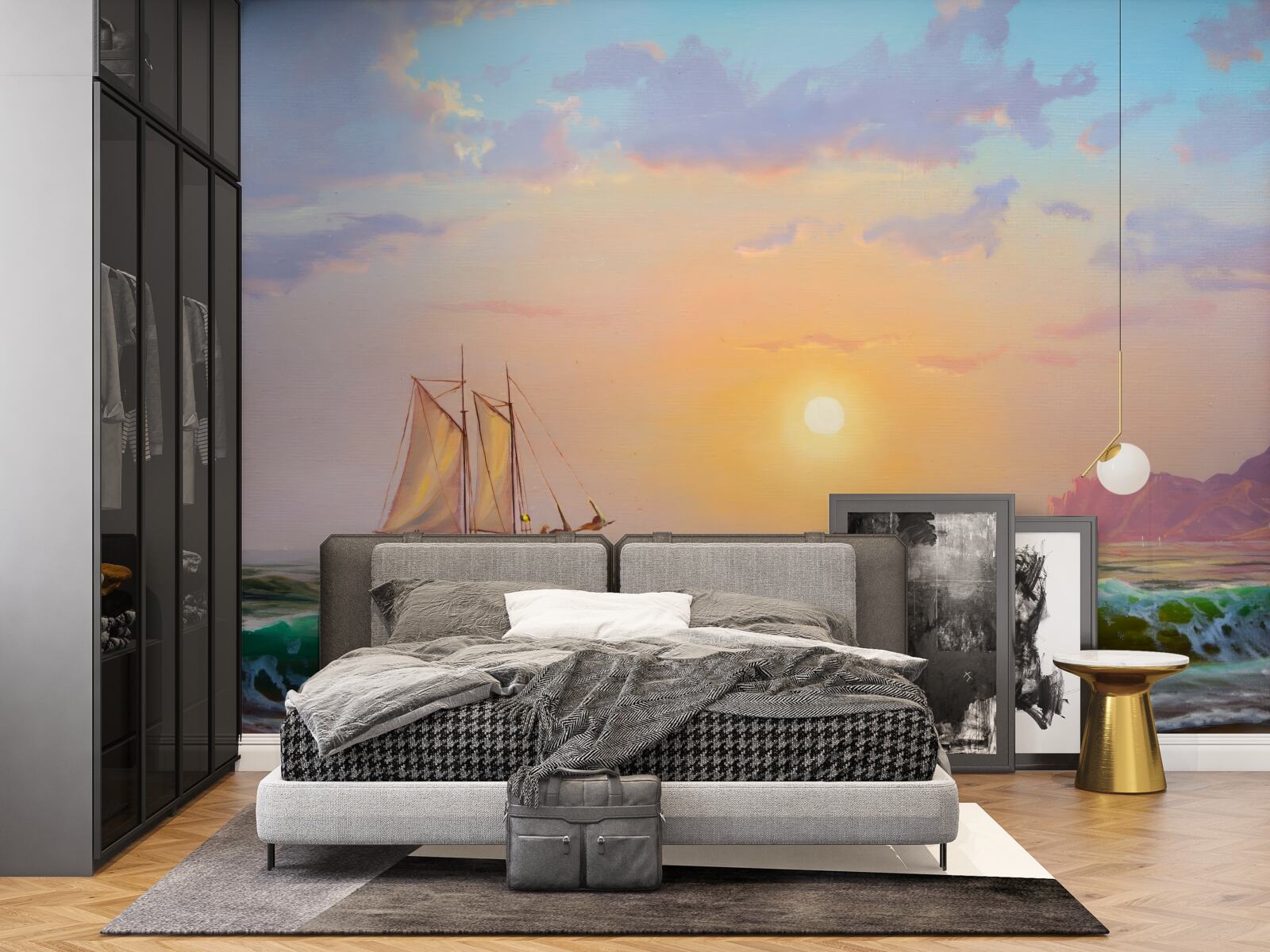 Papier peint le navire navigue sur fond de coucher de soleil