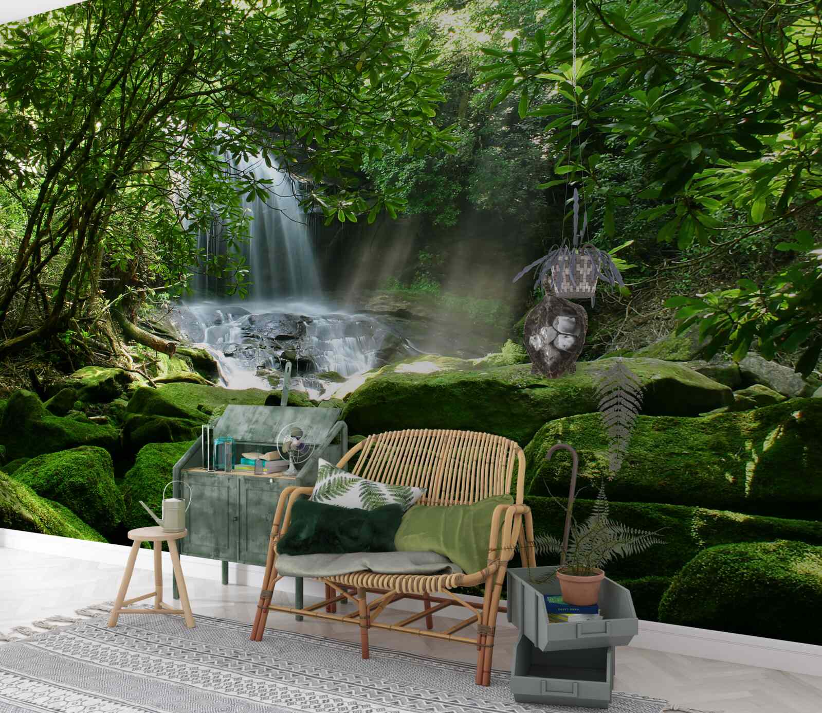 Papier peint cascade entourée de verdure et d'arbres luxuriants