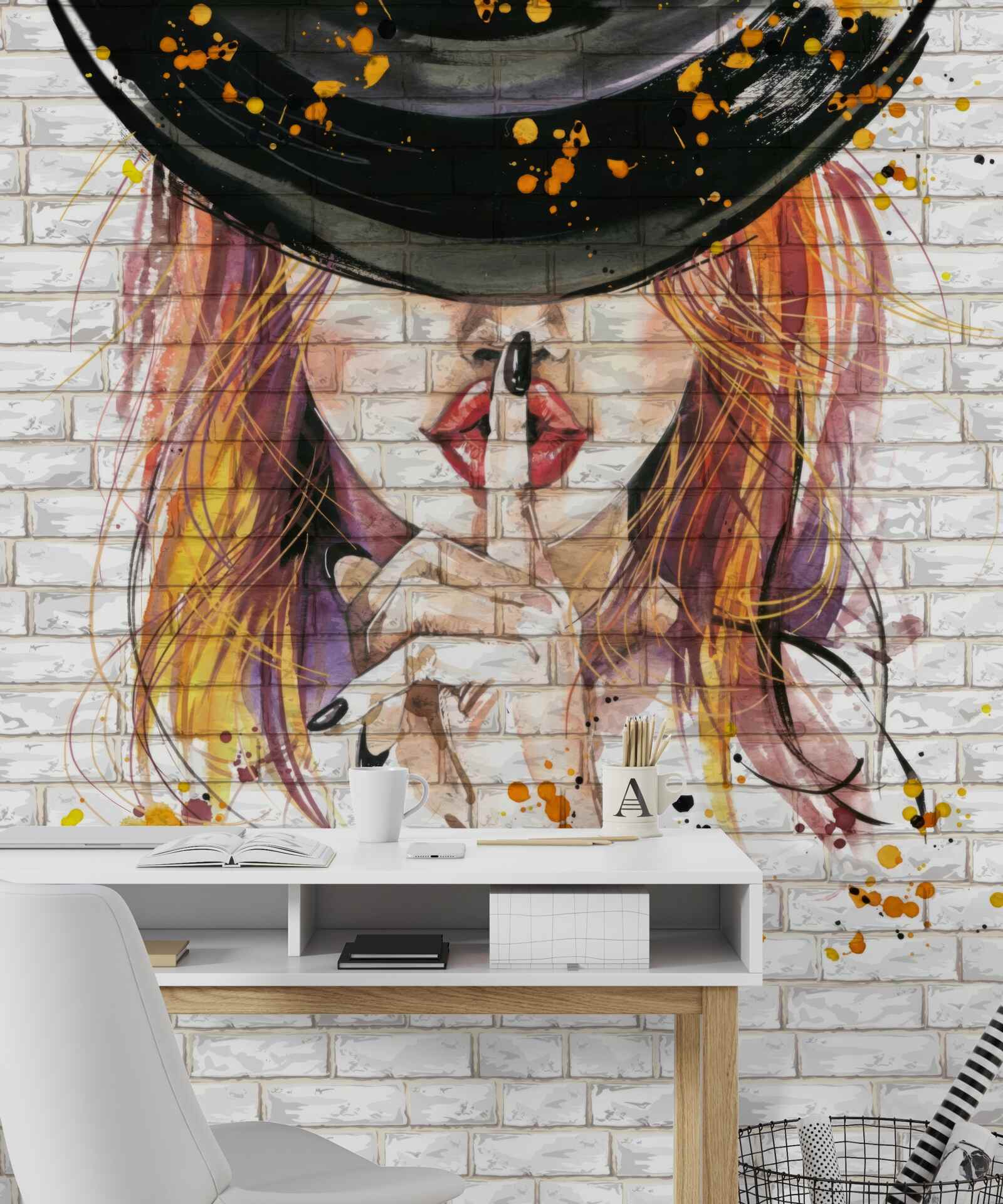 Papier peint la fille au chapeau se couvre la bouche avec son doigt