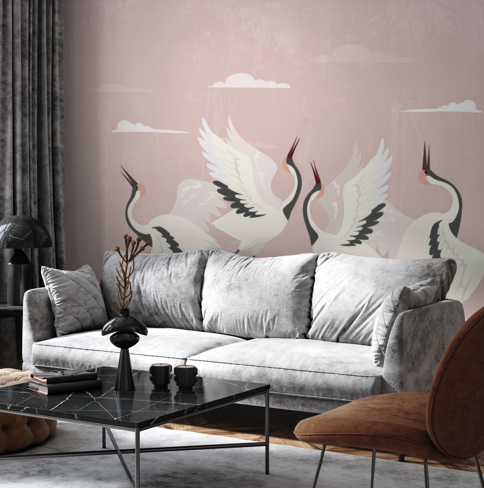 Papier peint les cigognes tendent le cou et regardent en l'air