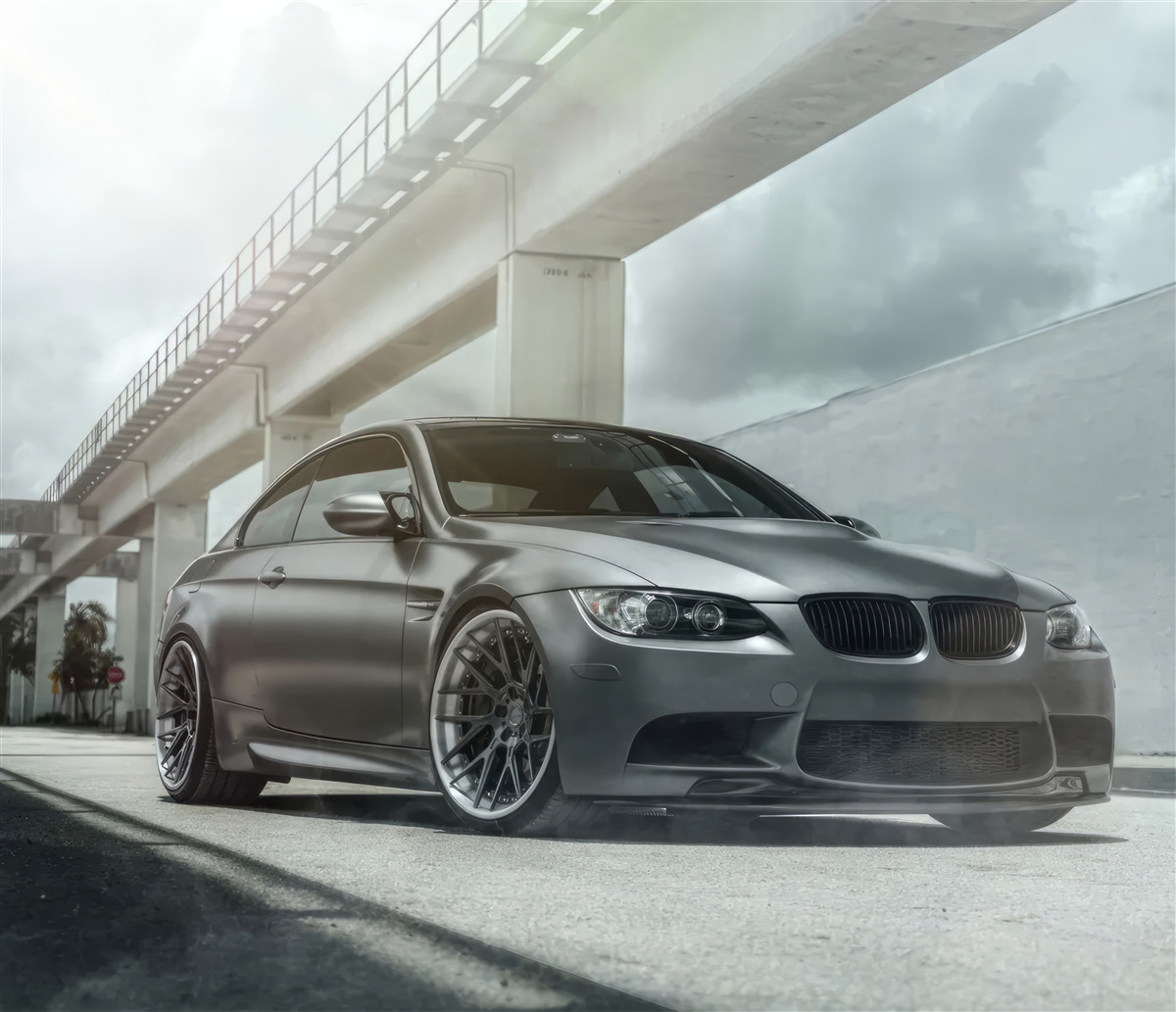 Papier peint la voiture est noire