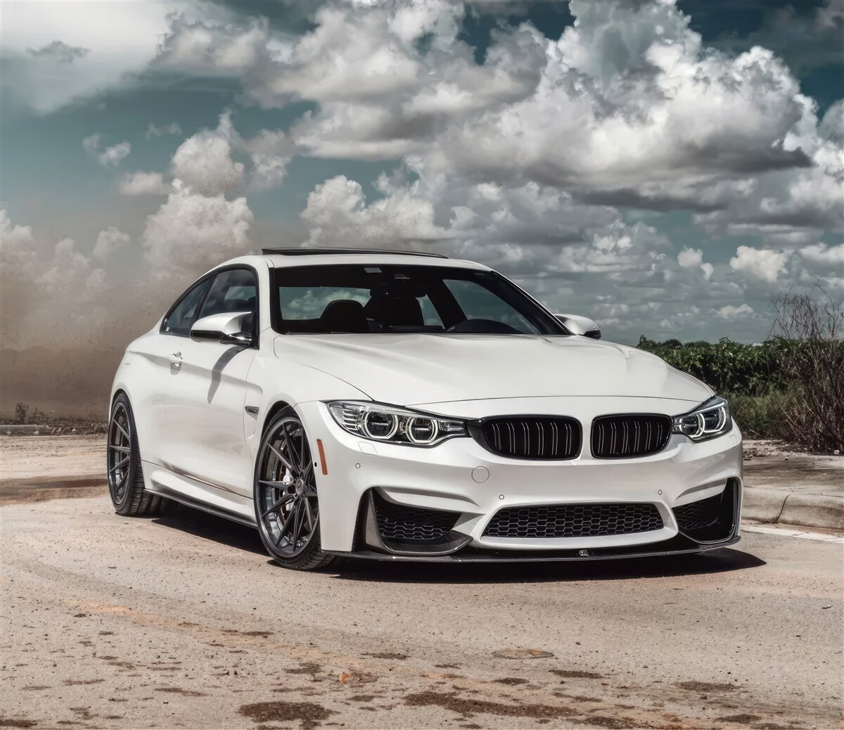 Papier peint la voiture est blanche