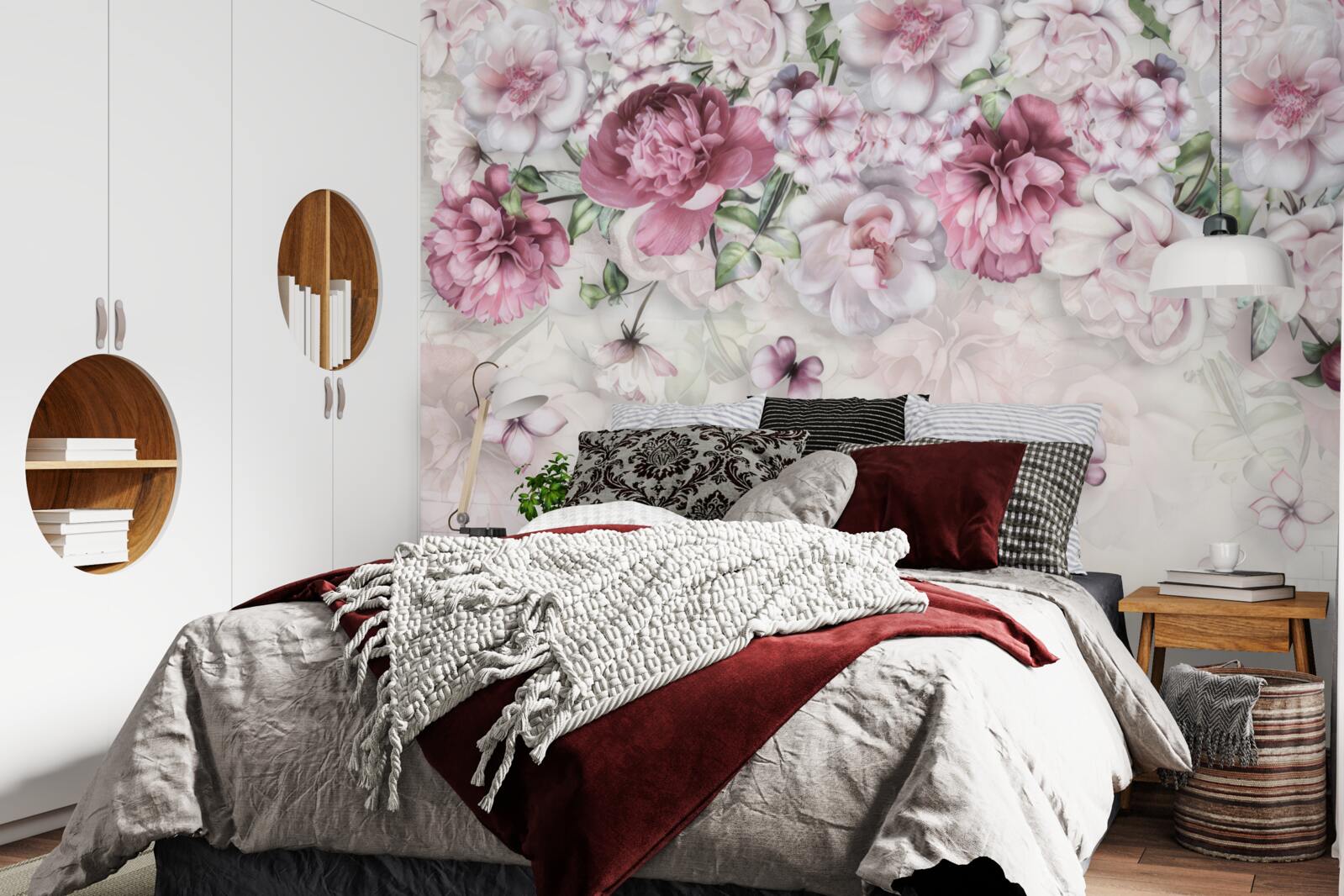 Papier peint des pivoines en fleurs dans une riche teinte lilas