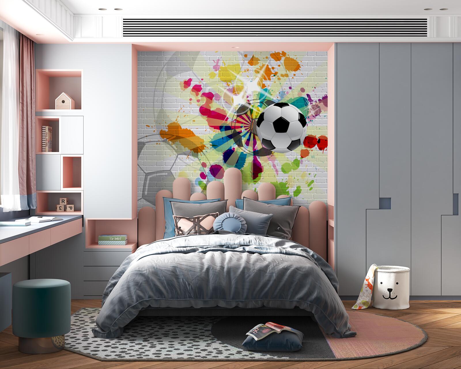 Papier peint une photo d'un ballon de football en fleurs est accrochée au mur