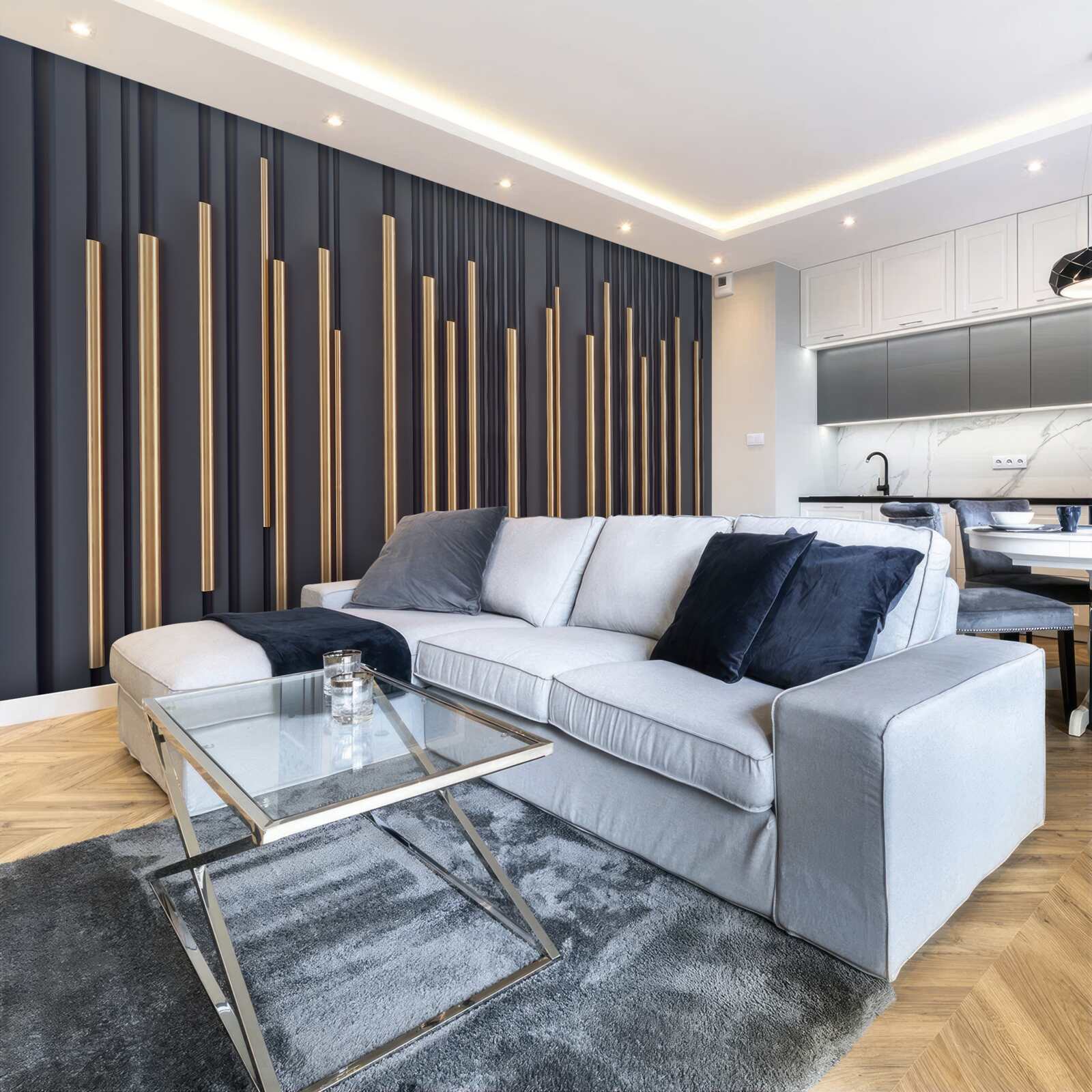 Papier peint inserts dorés sur les lignes verticales