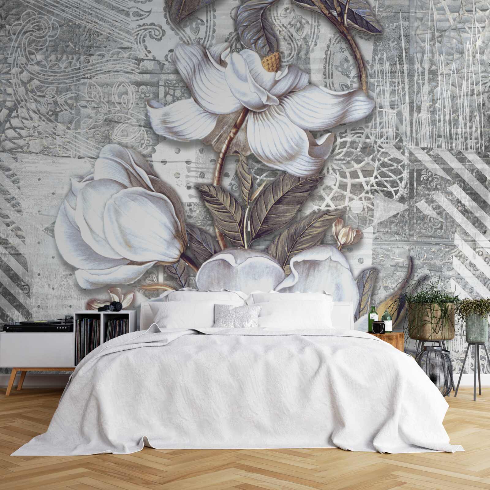 Papier peint grandes fleurs blanches sur fond de motifs abstraits