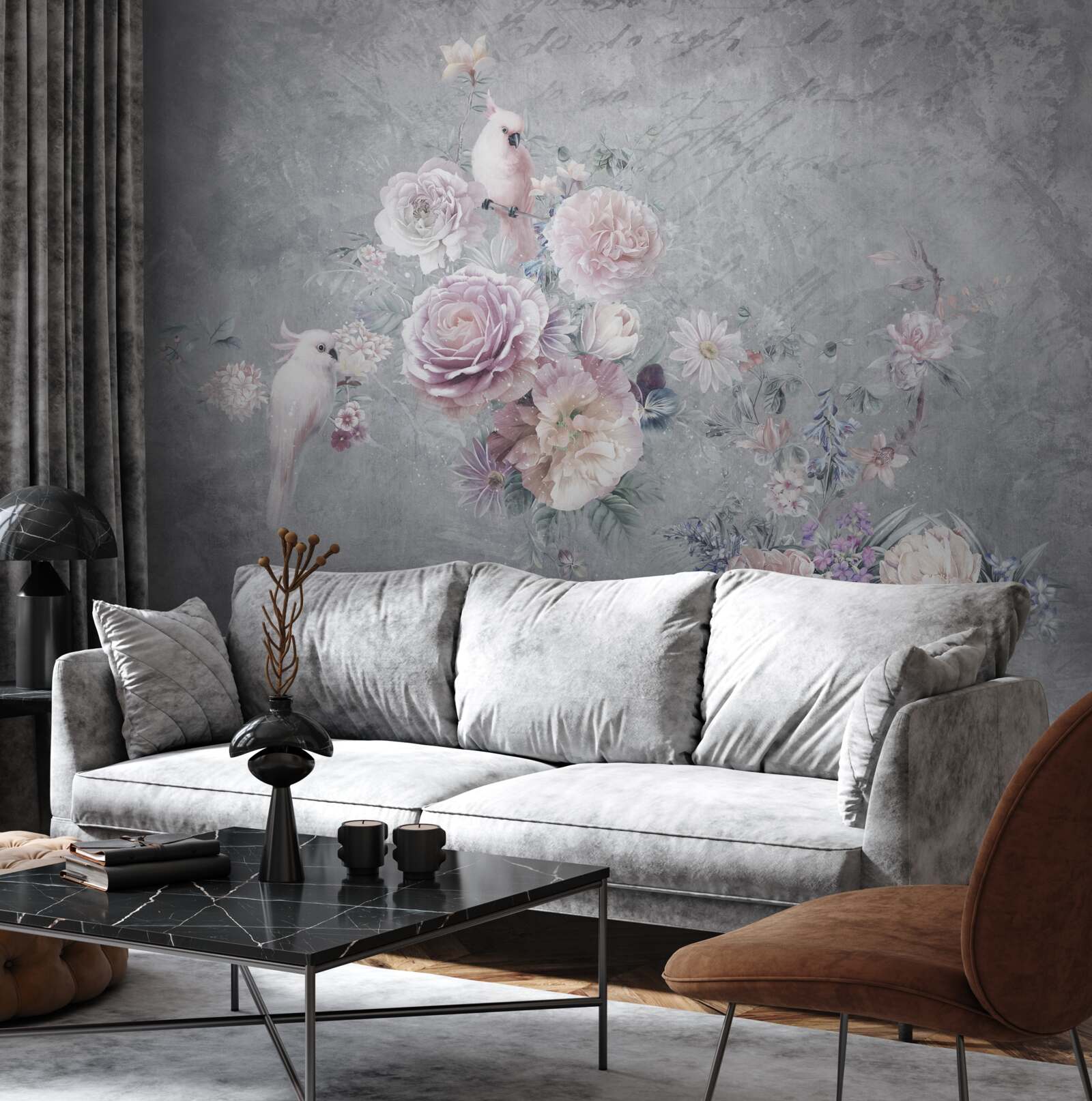 Papier peint bouquet complété par des compositions de perroquets