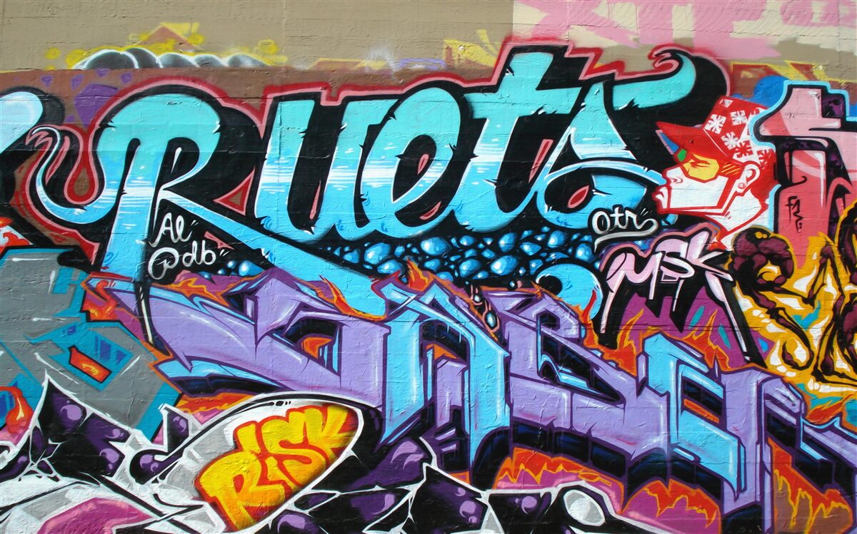 Papier peint Mur décoré de graffitis lumineux