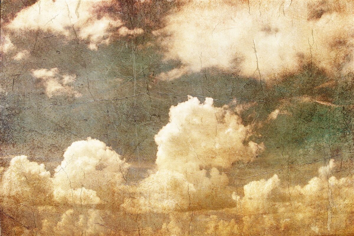 Papier peint des nuages pleins de pluie d'automne
