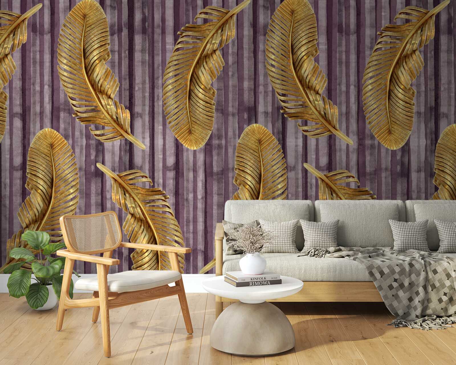 Papier peint fond violet décoré de plumes d'or