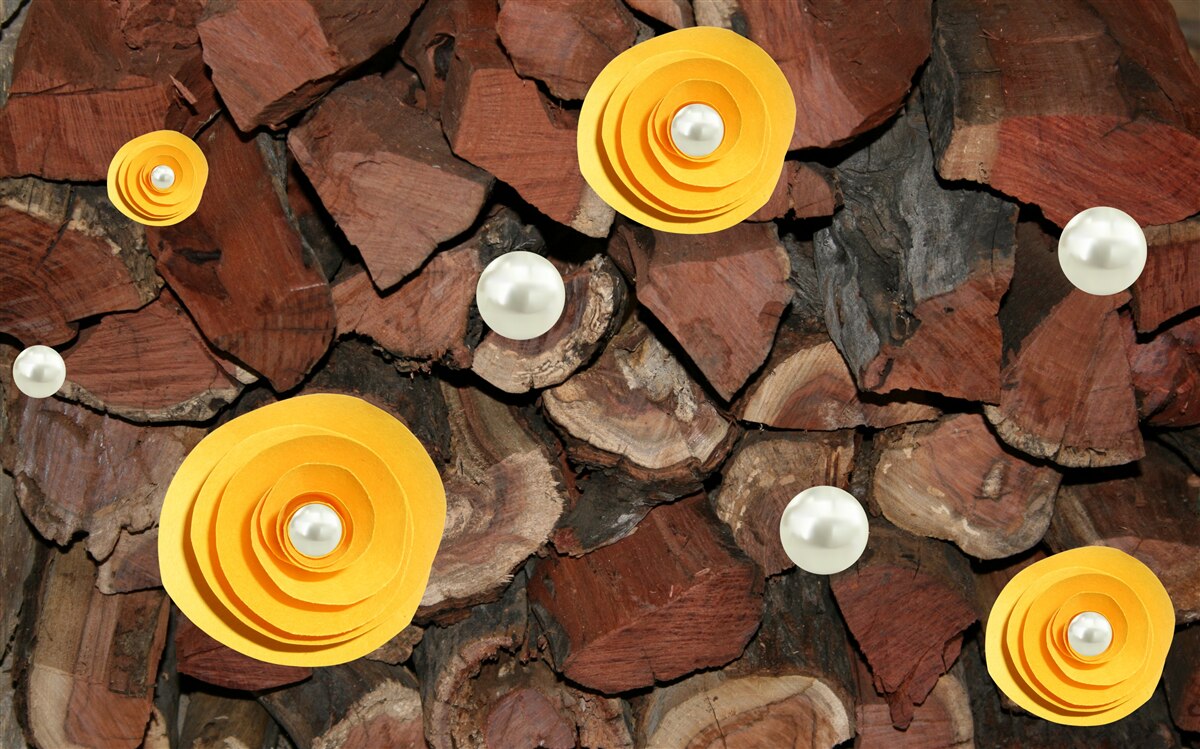 Papier peint fleurs, perles et morceaux de bois de couleur jaune